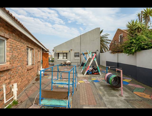 380M² BUSINESS FOR SALE IN BLUEWATER BAY